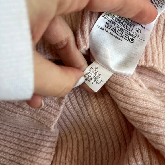 NEW Banana Republic Pink Ribbed Turtleneck Sweater Size Medium - Picture 5 of 6